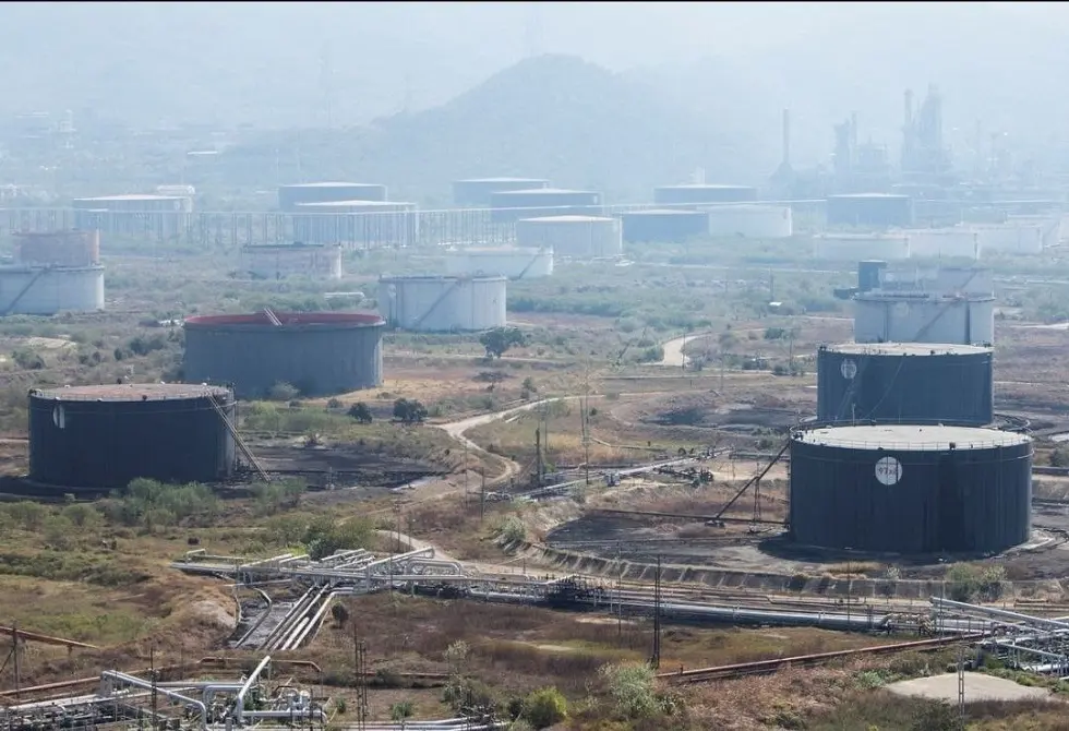 "ستكون صفقة رائعة".. ترامب يدعو الصين لشراء النفط الفنزويلي