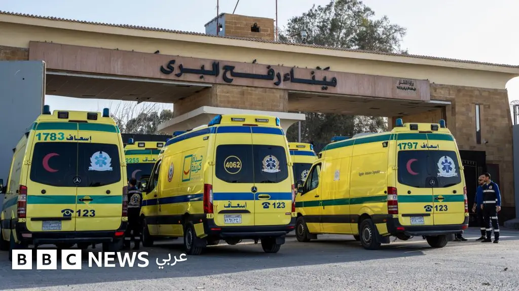 معبر رفح: إعادة فتح المعبر والسماح بمرور "محدود" للسكان، والسلطات الصحية في غزة تتحدث عن "آليات إسرائيلية صعبة ومعقدة جداً" - BBC News عربي