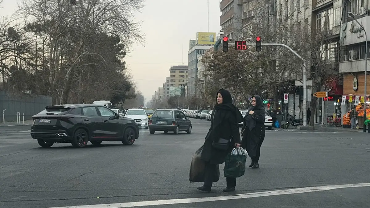 نواب إيران بزيّ الحرس الثوري: الجيوش الأوروبية "إرهابية".. وخامنئي يتحدّث عن حرب إقليمية