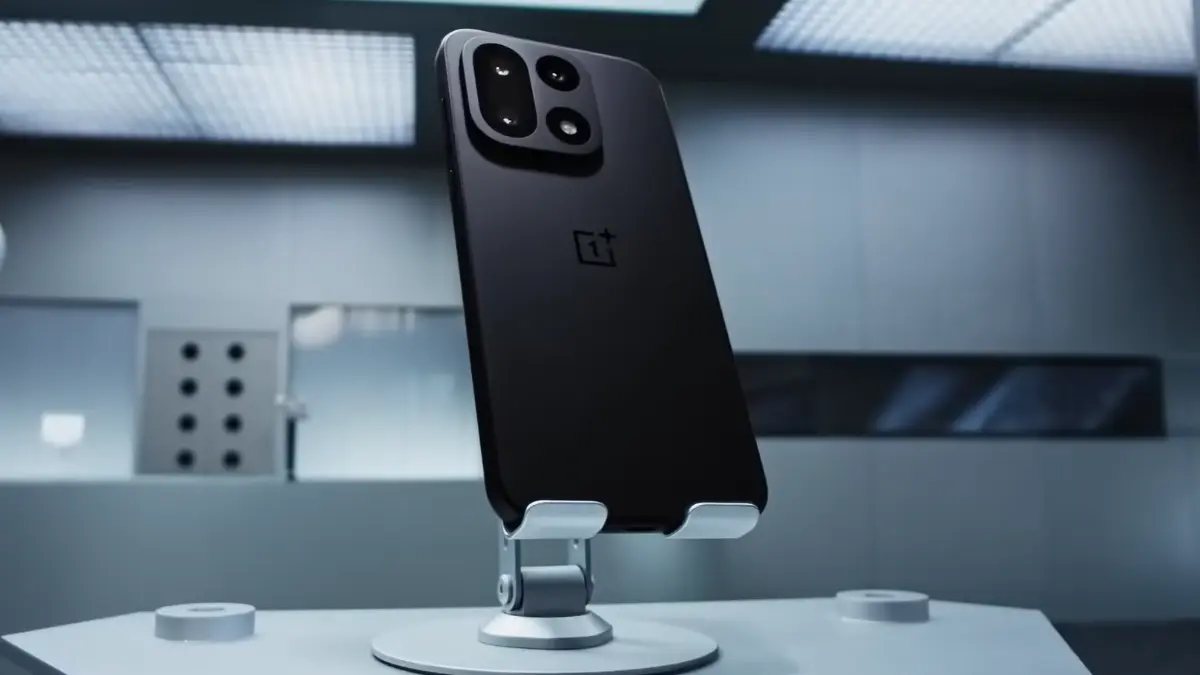 تسريبات OnePlus 16 تكشف عن ترقية كاميرا الزوم