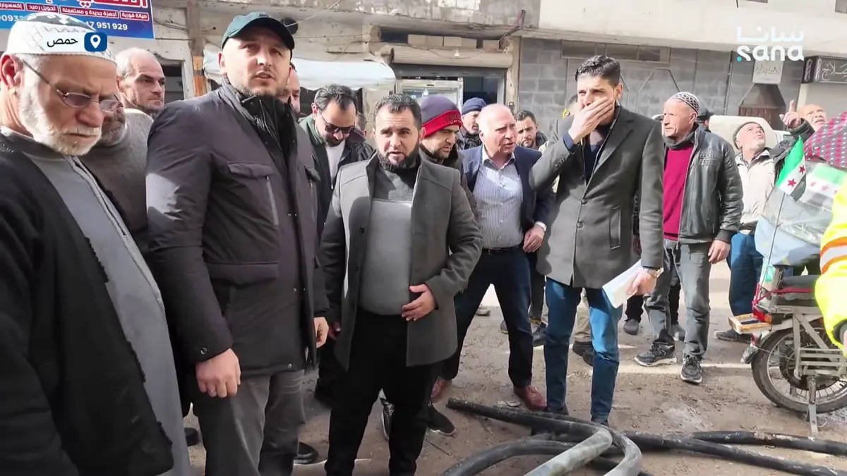 محافظ حمص يتفقد واقع الخدمات في حي كرم الزيتون