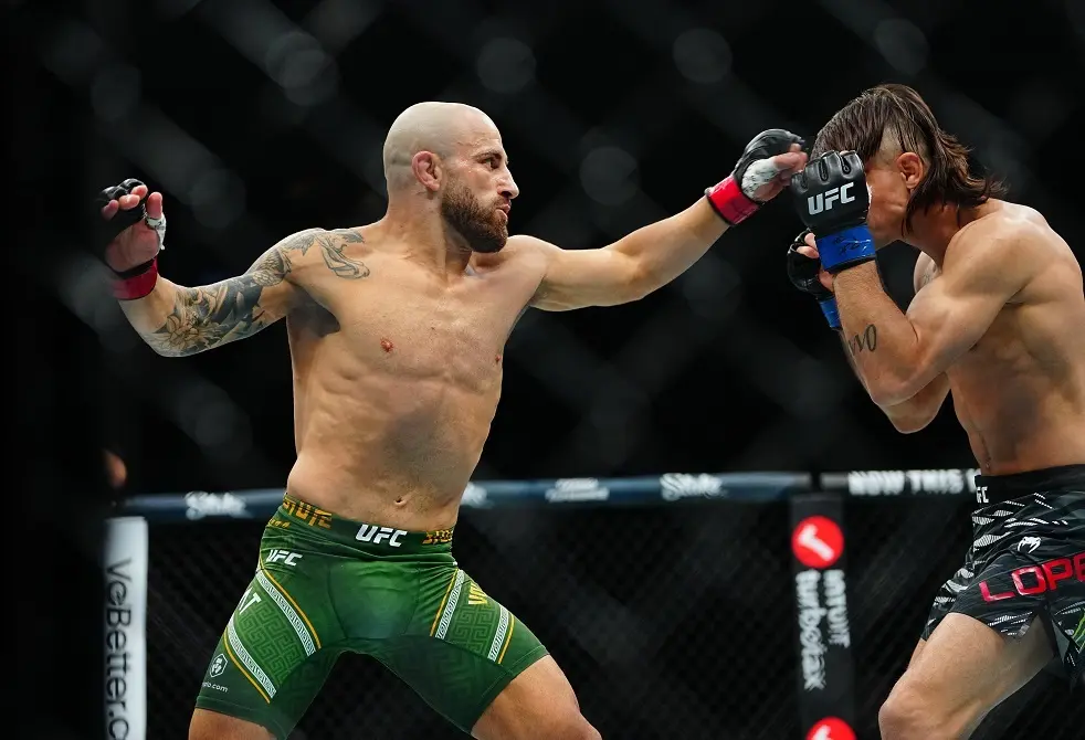 المقاتل فولكانوفسكي يهزم المكسيكي لوبيز في نزال الثأر (فيديو)