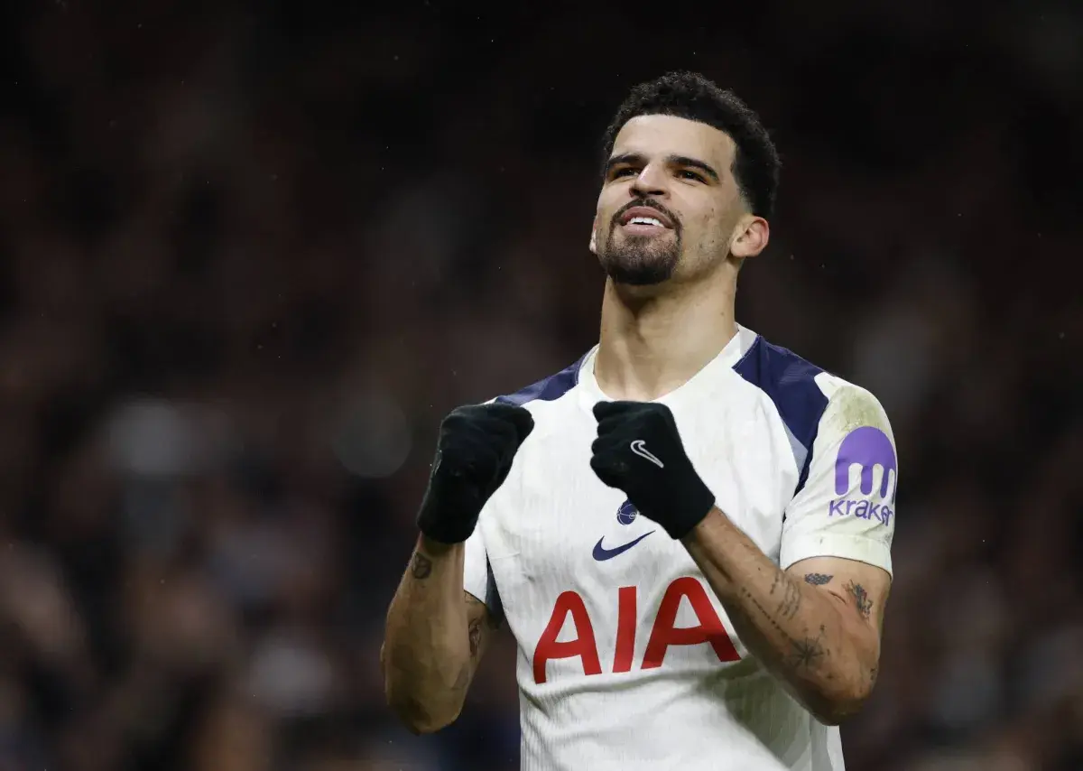 سولانكي سعيد بهدفيه ويطالب توتنهام بمواصلة الأداء المميز