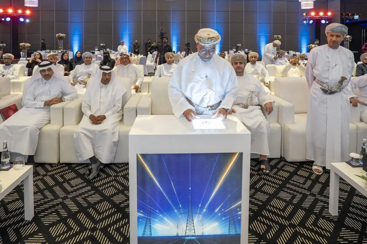 الربط الكهربائي الخليجي مع سلطنة عمان يبدأ التنفيذ رسميًا - الطاقة