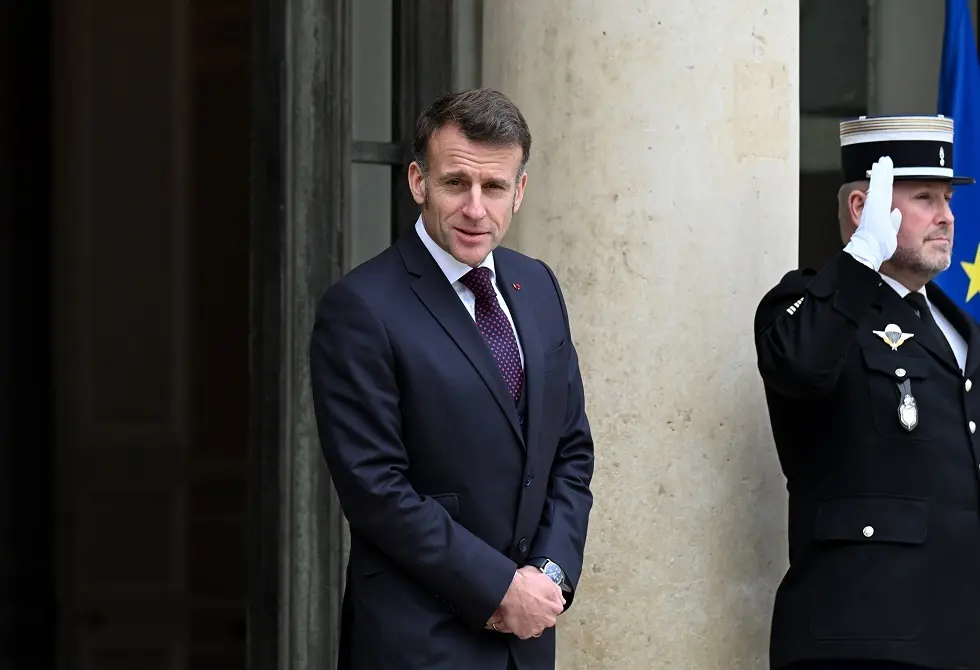 "بوليتيكو": ماكرون على عتبة مرحلة "الرئيس العاجز"