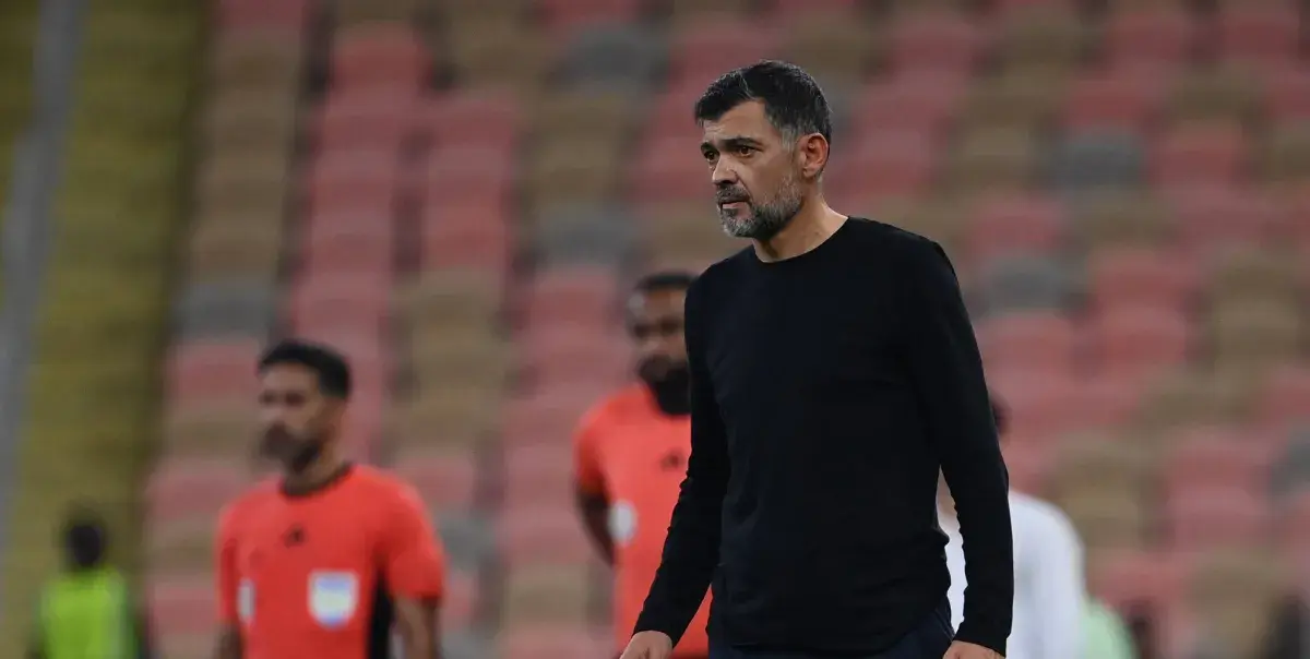 اجتماع طارئ يغيب كونسيساو عن قاعة المؤتمرات