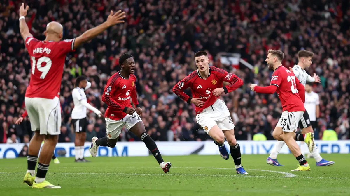 بانتصار مجنون.. كاريك يواصل إشعال ثورة مانشستر يونايتد