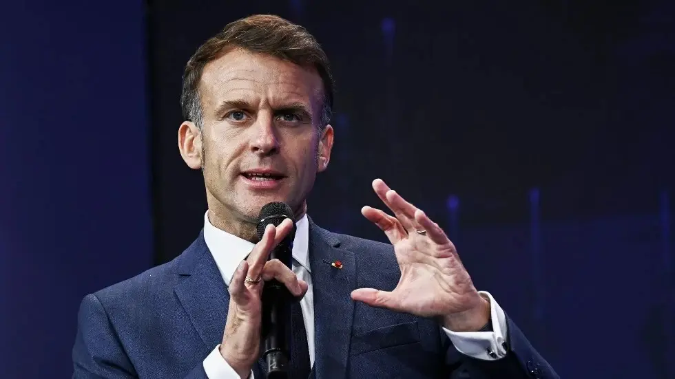 وثائق تربط ماكرون بإبستين تثير غضبا في فرنسا ودعوات للتحقيق