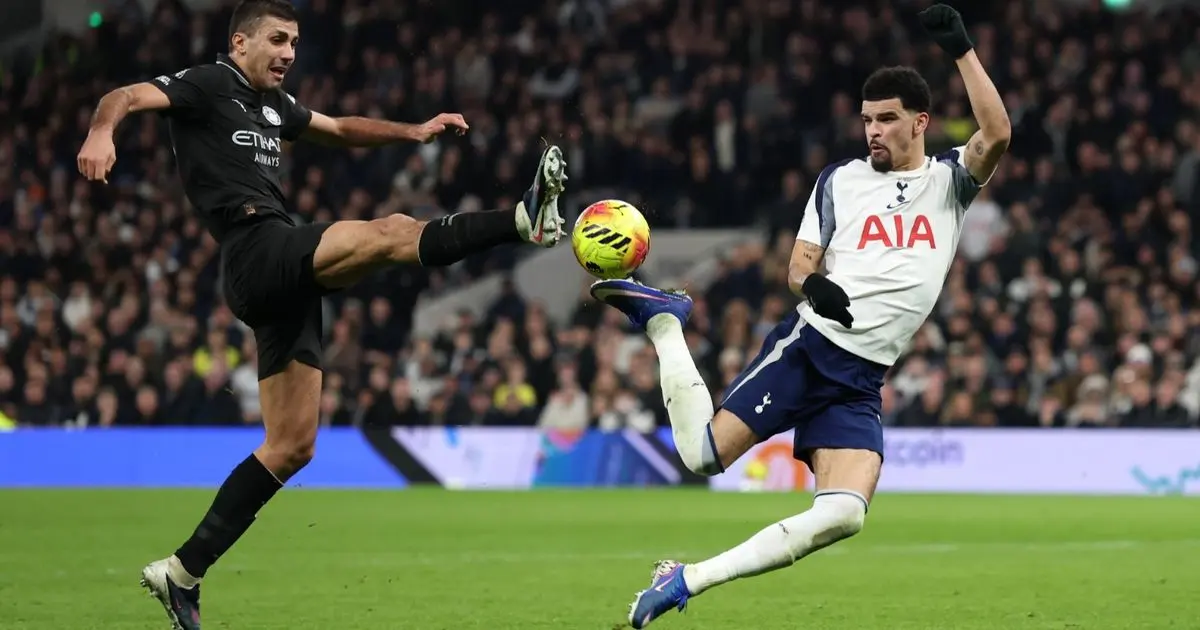 توتنهام يفرض التعادل على مانشستر سيتي بهدف سولانكي المذهل