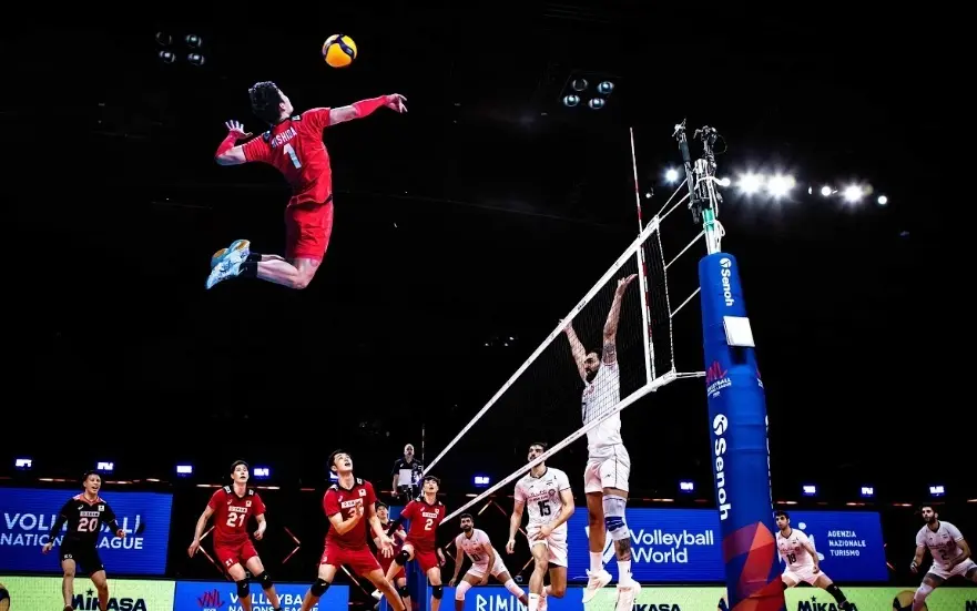 هكذا يعتذر اليابانيون… حتى في الملاعب! (فيديو)