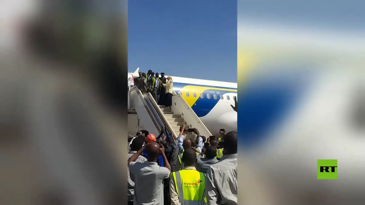 بعد 3 سنوات من الحرب والدمار.. طائرة "سودانير" تهبط في مطار الخرطوم الدولي