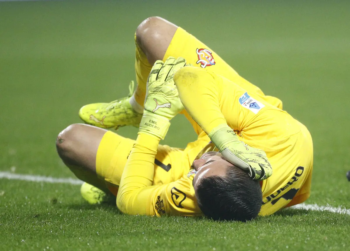 لحظة رعب في الدوري الإيطالي.. حارس كريمونيزي لا يسمع جيدا وعقوبات محتملة تهدد إنتر