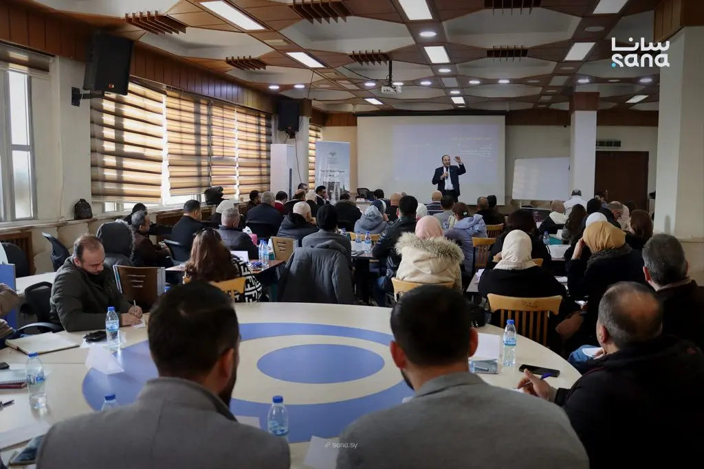 وزير الثقافة يزور معسكر إعداد القادة في حمص