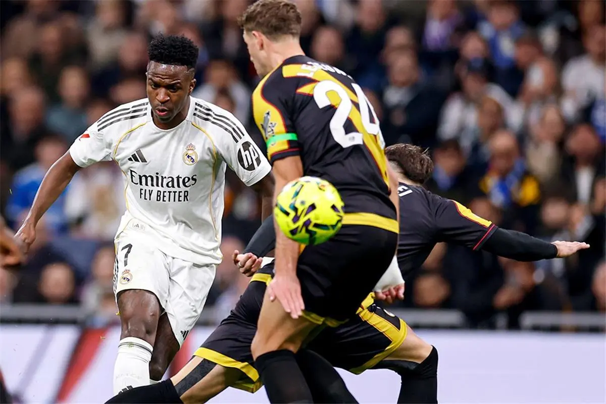 حالة طرد مباشر في مباراة ريال مدريد ورايو فاليكانو في الدوري الإسباني