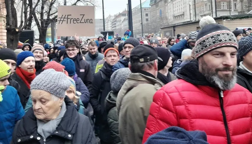 مسيرات في التشيك دعماً للرئيس وسط خلاف مع الحكومة - موقع 24