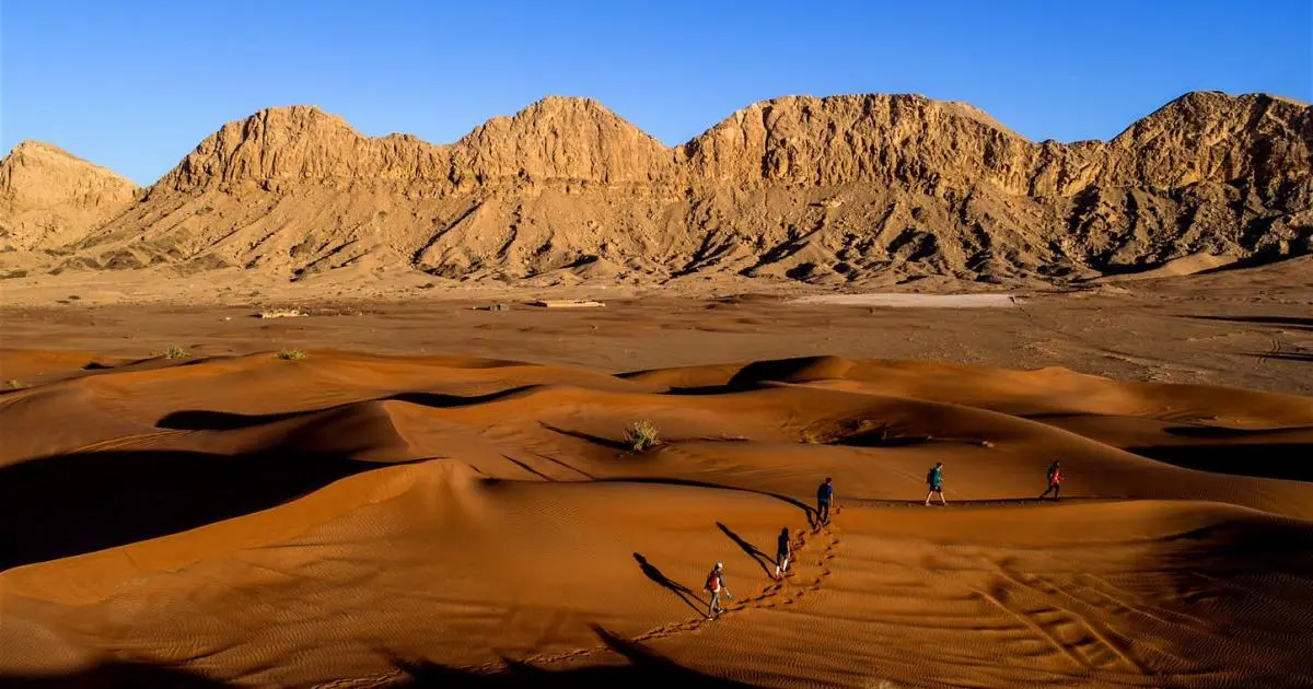 رمال الخليج المستوردة.. مفارقة الصحراء ومشاريع المليارات