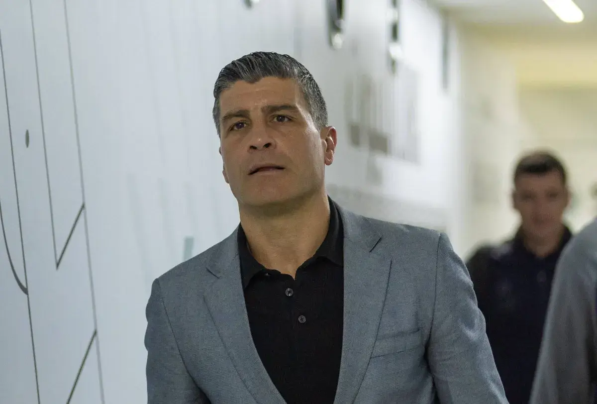 مدرب الفيحاء: لماذا حكام الفيديو يحددون الوقت بدل الضائع؟