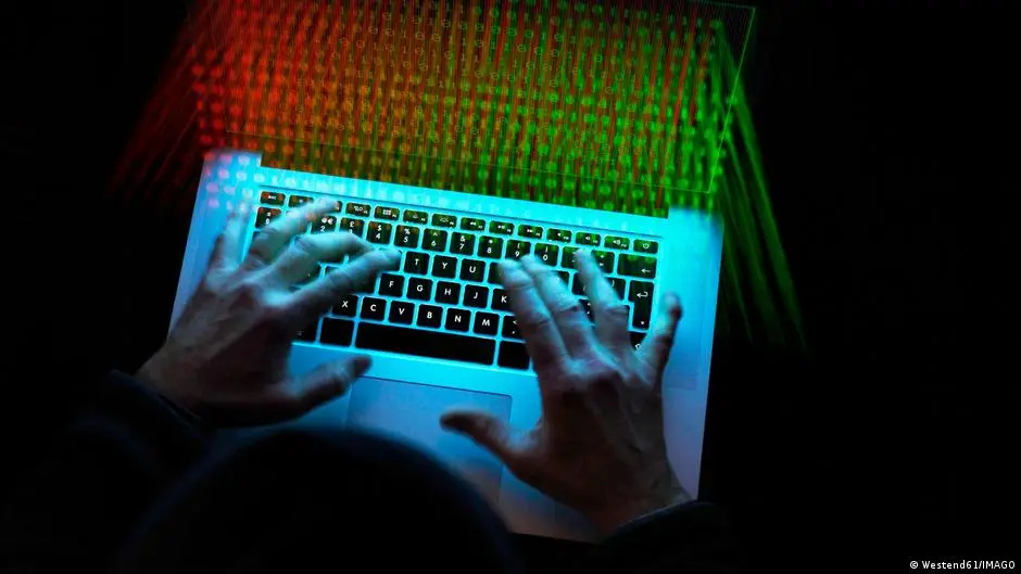 العالم الرقمي الخفي: كيف تُفلت من رقابة الأنظمة الاستبدادية؟