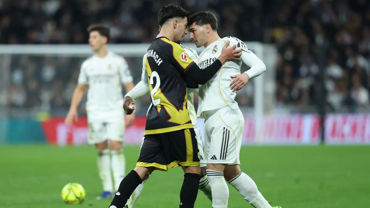 خلاف دياز وأخوماش يثير الجدل في مباراة ريال مدريد ورايو فاليكانو