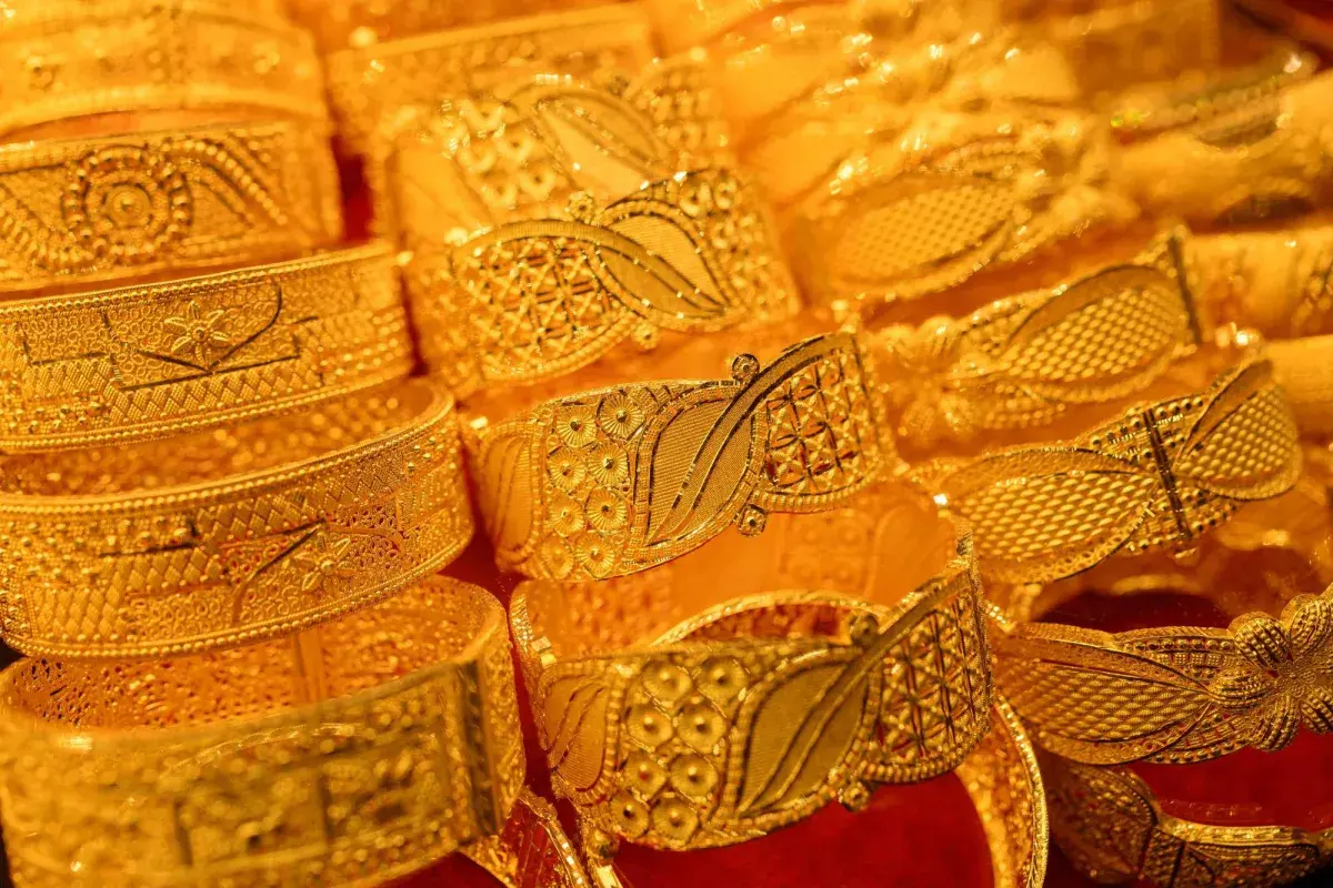 «كمَّاشة الهوامش»... إليك القصة التقنية لسقوط الذهب من القمة