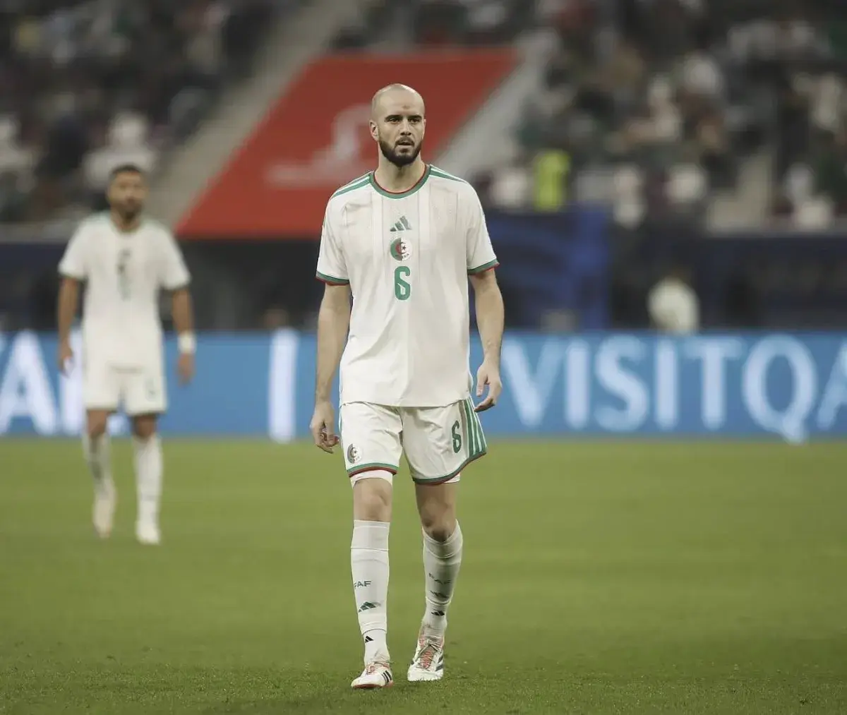 الرياض يتفق مع الجزائري فيكتور لكحل