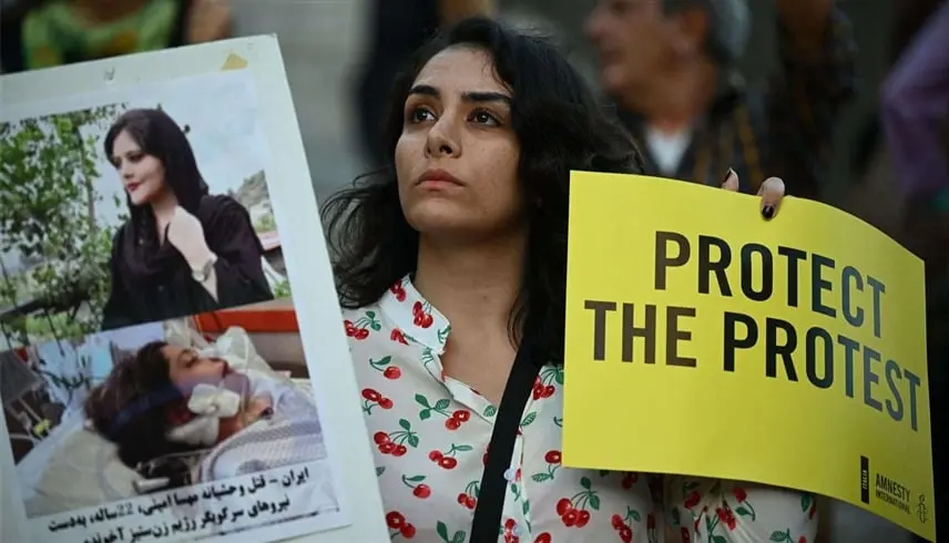 بريطانيا تفرض عقوبات على مسؤولين إيرانيين - موقع 24