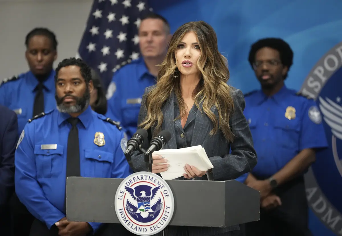 كريستي نويم: تزويد كل ضباط الأمن الداخلي الأمريكي بكاميرات الجسم