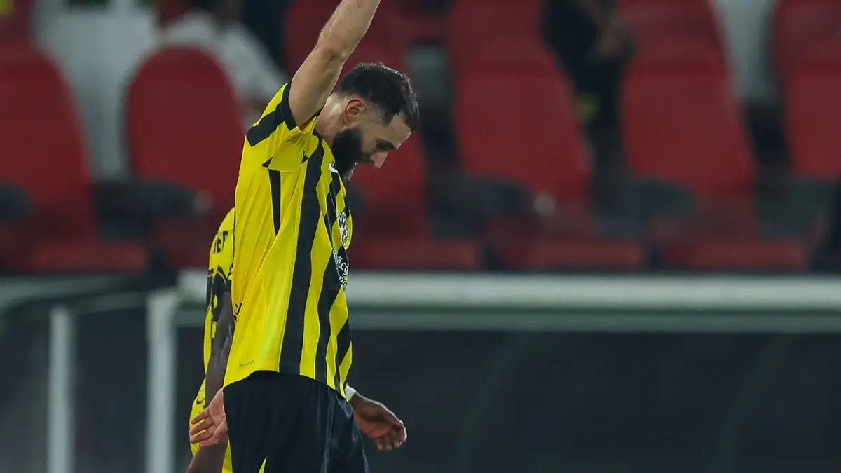 كريم بنزيما يودع جماهير اتحاد جدة برسالة عاطفية