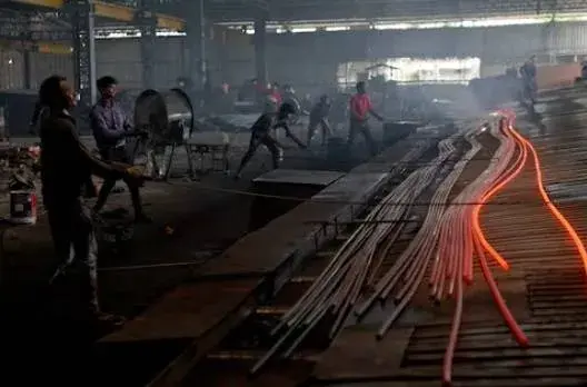 التصنيع الهندي في يناير... تحسُّن طفيف وجمود في التوظيف ومعنويات الأعمال