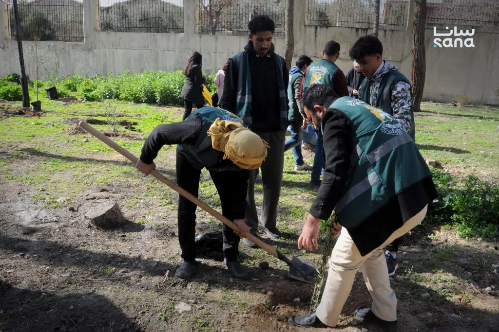 ضمن حملة "الشام خضرا".. تشجير حديقة مشفى الشام العسكري