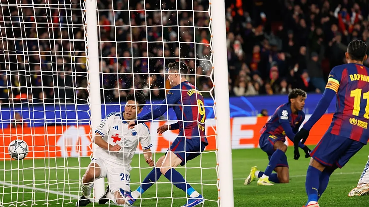 من الأهلي إلى النادي الكتلوني.. حمزة عبد الكريم أول لاعب مصري يرتدي قميص برشلونة