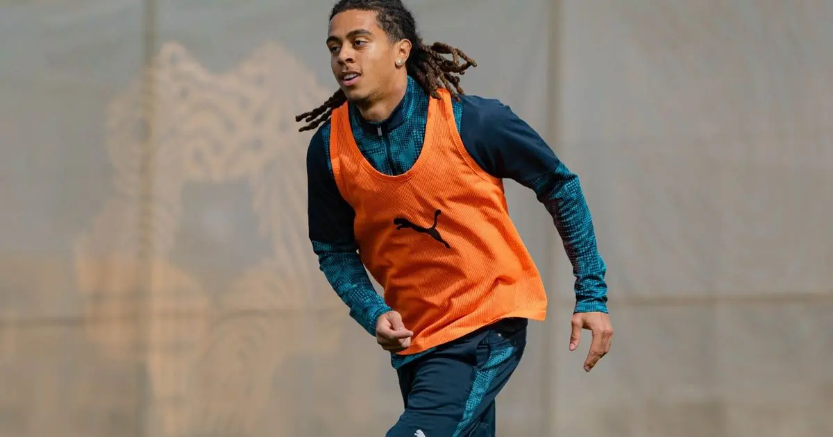 الهلال يعلن عن ضم الفرنسي سايمون بوابري من نيوم