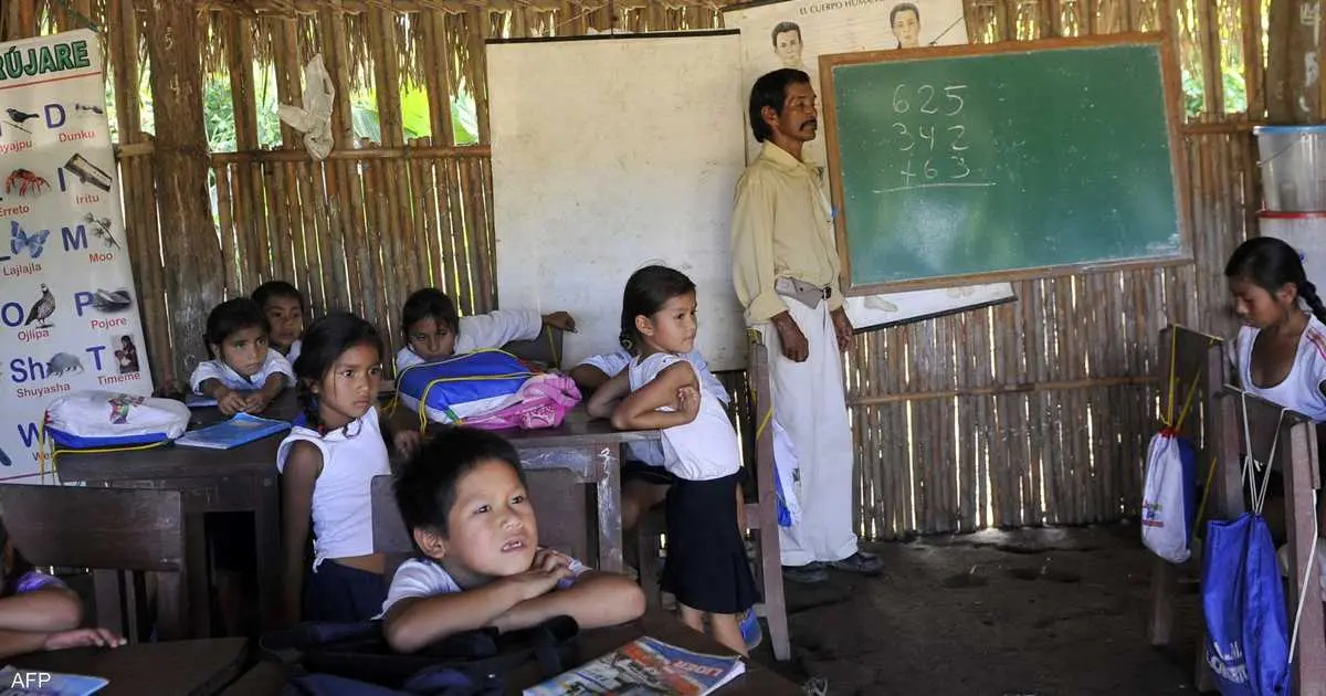 دولة جديدة تحظر استخدام الهواتف المحمولة في الفصول الدراسية