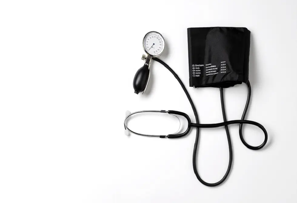 مشروب يومي بسيط يساعد على خفض ضغط الدم "بشكل ملحوظ"