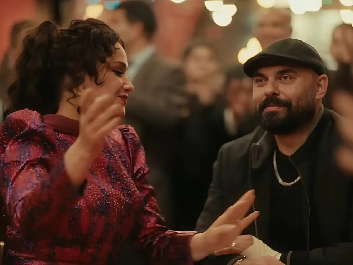 أحمد صلاح حسني ضيف شرف بدَور زوج هند صبري في مناعة