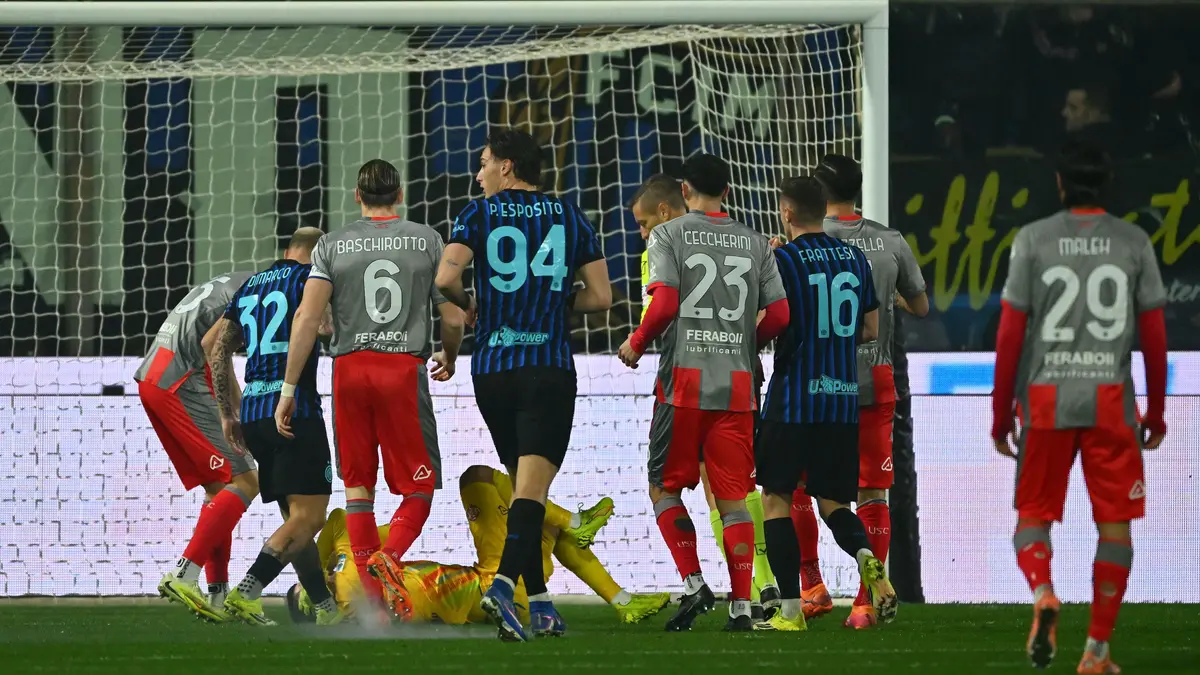 خبير تحكيمي يوضح: هل يعتبر إنتر خاسرا (0-3) أمام كريمونيزي؟