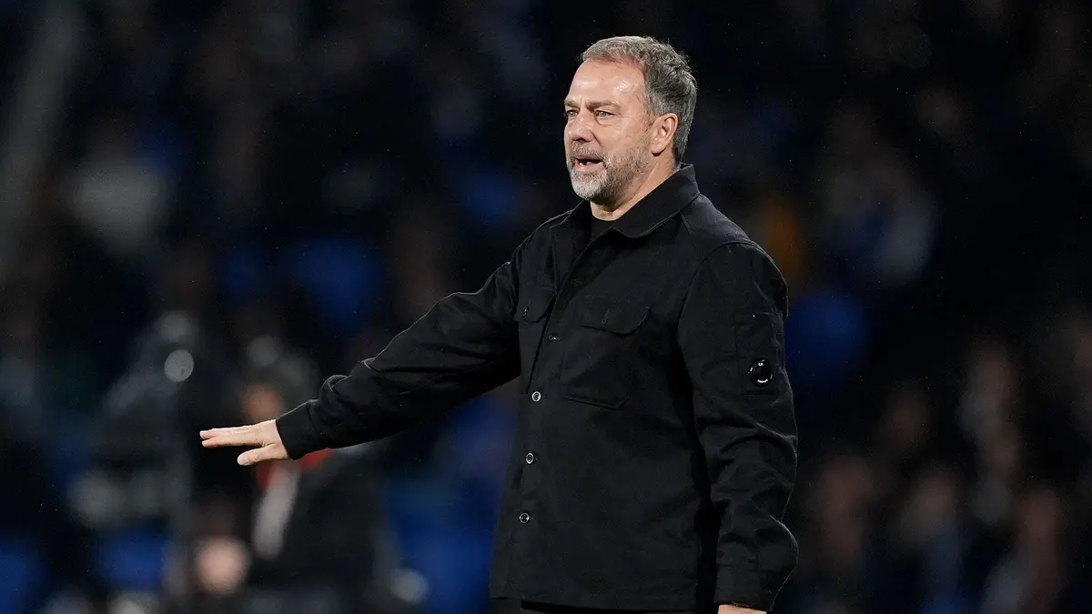 فليك يحذر نجوم برشلونة من "فخ الريال".. ويثني على "المرعب"