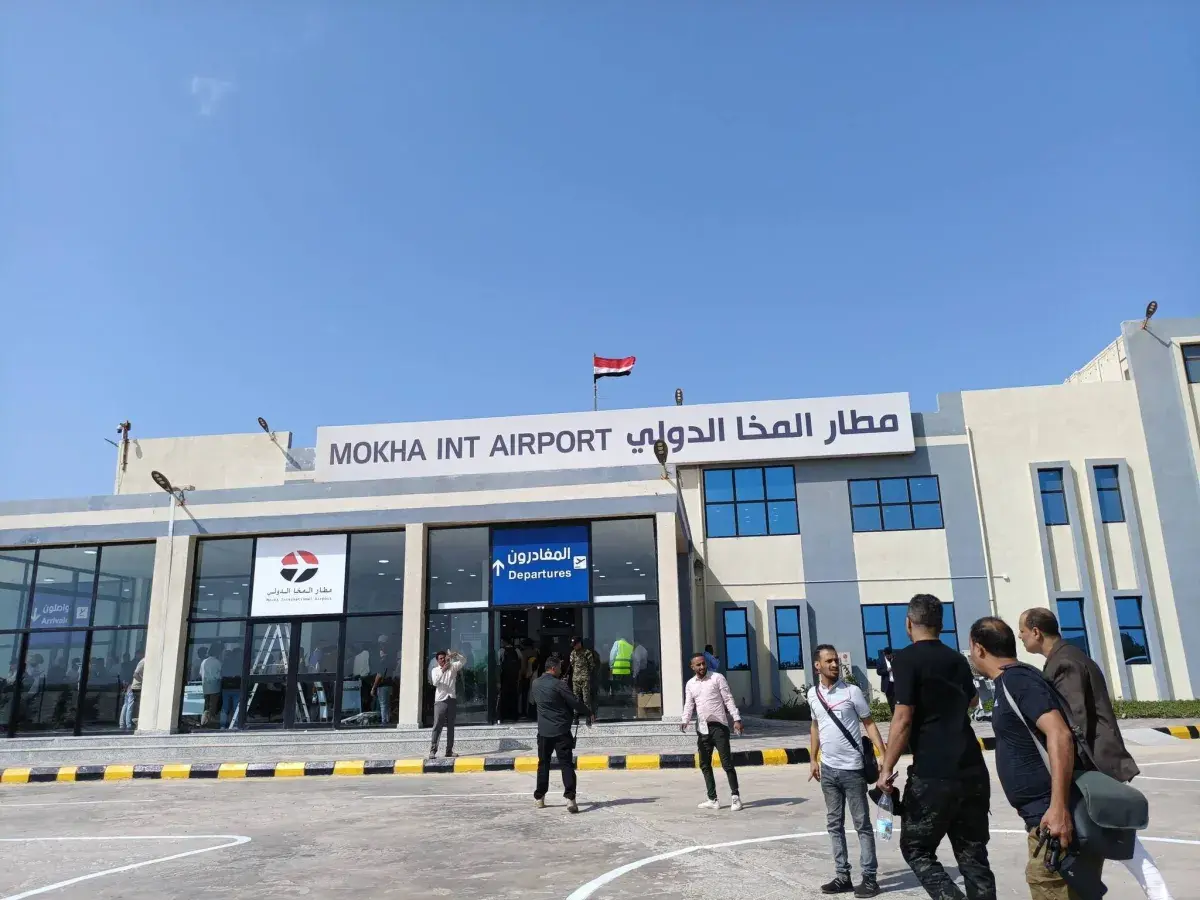 تنديد يمني بمنع الحوثيين الطيران التجاري إلى المخا