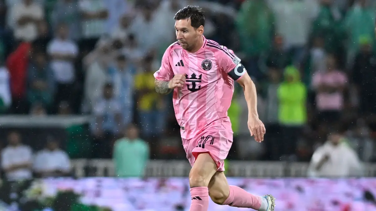 "عرض محدود وغريب جدا".. تفاصيل مفاوضات ميسي وجالطة سراي