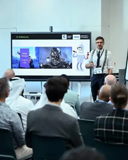 قيادات طيران عالمية تبحث عن حلول الذكاء الاصطناعي في مطار دبي