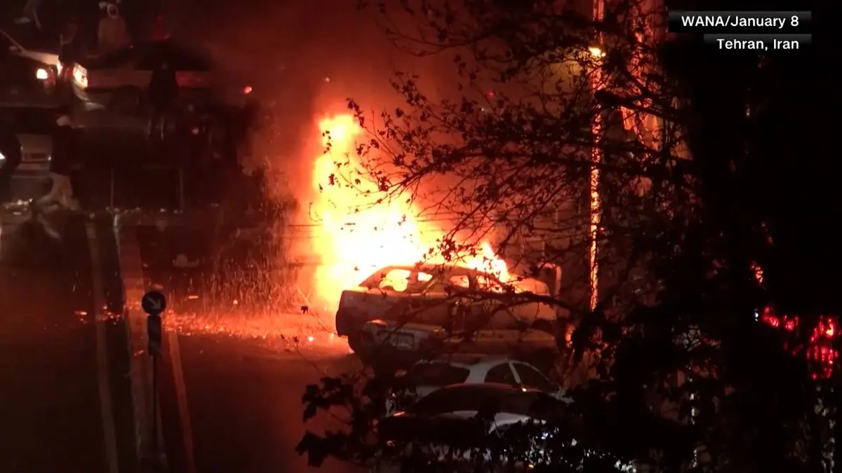 إطلاق سراح شاب إيراني بكفالة بعد تقارير عن صدور حكم بإعدامه