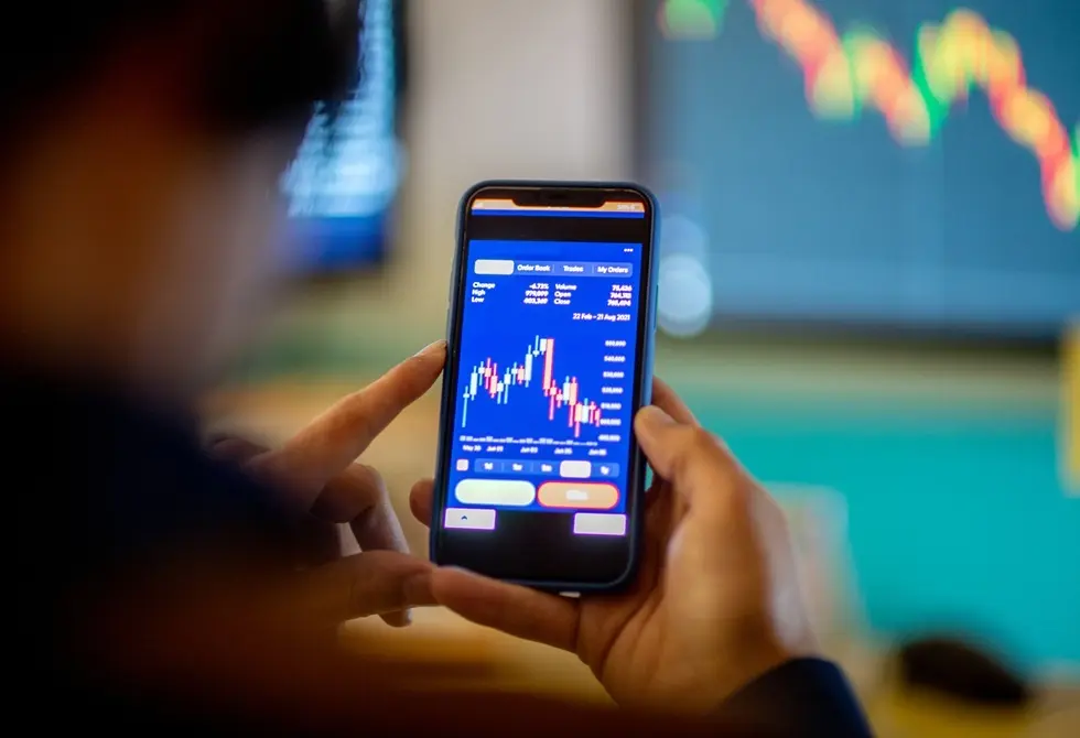 لماذا هبطت أسعار الذهب والفضة بشكل حاد؟