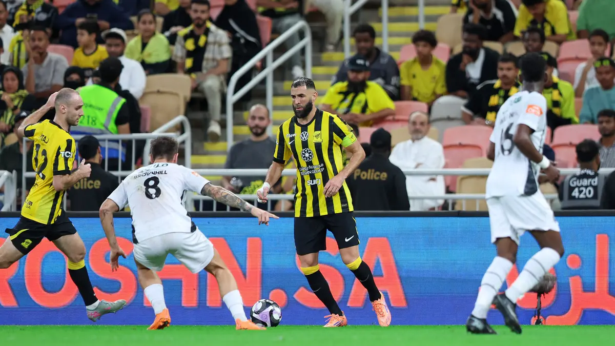 متى أول مشاركة لكريم بنزيما بقميص الهلال؟