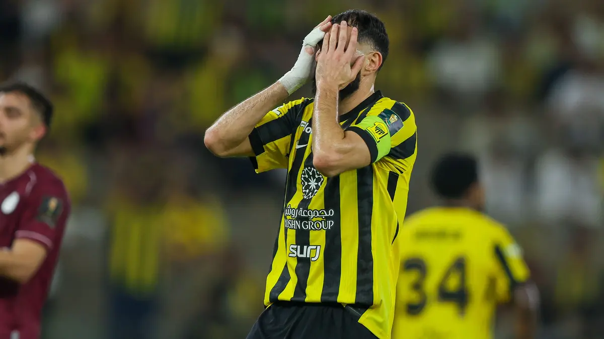 لن يرتدي قميصه التاريخي.. الكشف عن رقم بنزيما مع الهلال