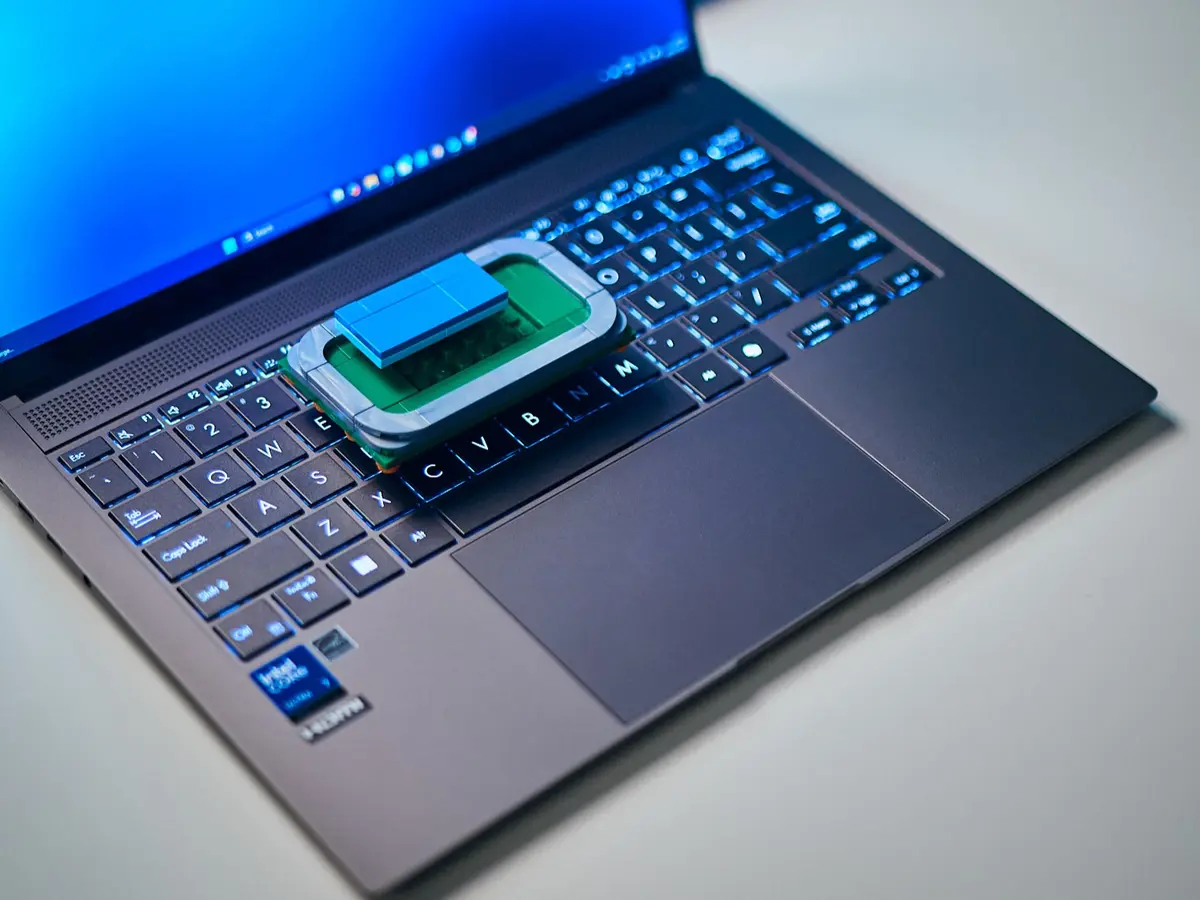 أسعار مرتفعة تصل إلى 2400 دولار لابتوبات Intel Panther Lake مقارنة بـ AMD Strix Halo