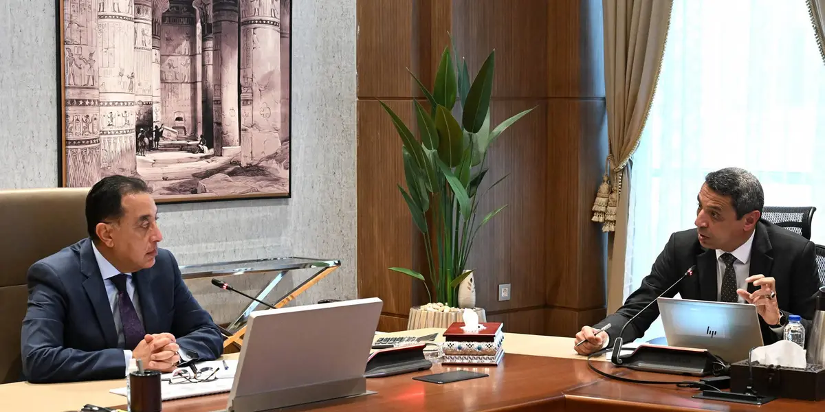 رئيس الوزراء يتابع موقف تنفيذ المشروعات التنموية والخدمية بمحافظة السويس - أموال الغد