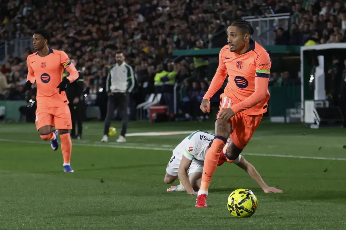 إصابة في الساق تبعد رافينيا عن برشلونة لمدة أسبوع