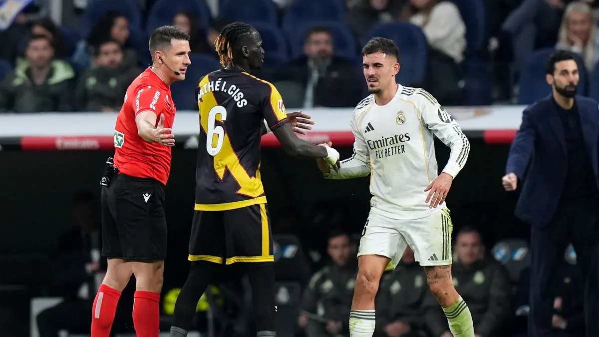 لاعب رايو فاليكانو يعترف بصحة الطرد أمام ريال مدريد