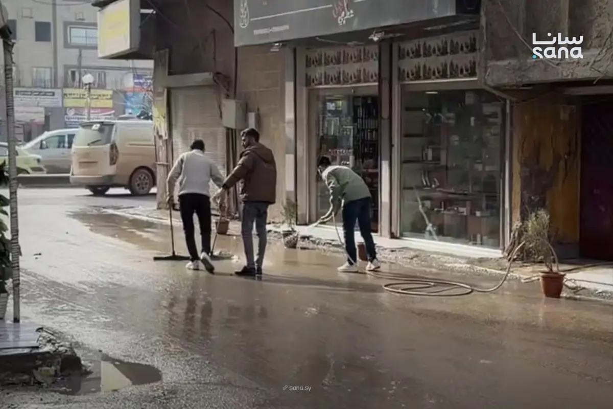 مبادرة أهلية لتنظيف الشوارع في حي البياطرة بالرقة