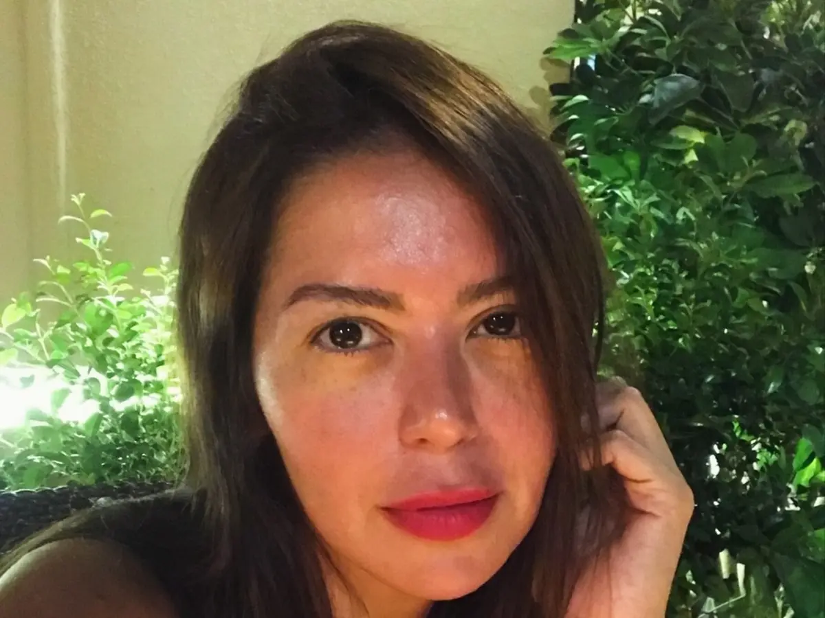 لقاء الخميسي تثير الجدل بظهورها بدون خاتم الزواج..فما القصة؟